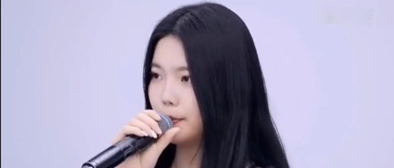 有一种爆款是“淡黄的长裙，蓬松的头发”！
